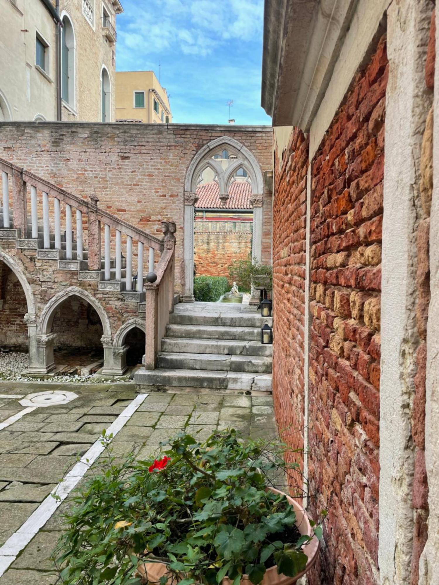 Palazzo Contarini Della Porta Di Ferro Aparthotel Veneţia Exterior foto